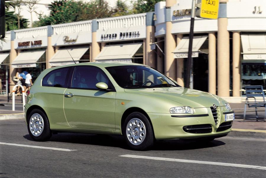  Alfa Romeo 147 3-Door (937A) 2000 года  (фото 17 из 43)